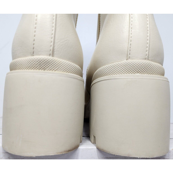 Shoedazzle Danilyn-E Cream Colored Faux Leather Lug Sole Bootie 5" Shaft, Zip Up - Picture 14 of 15